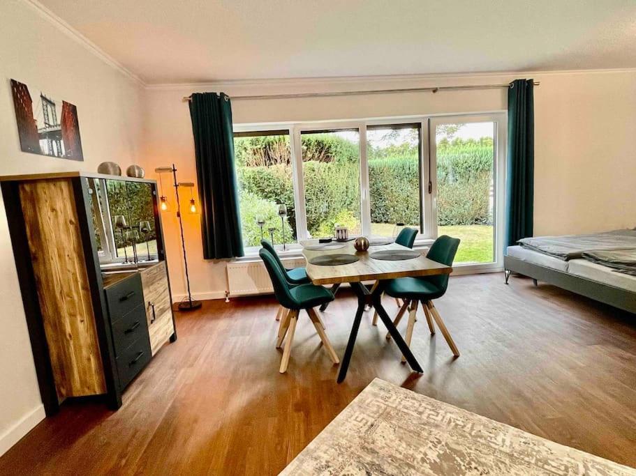 Studioappartement Mit Privatgarten In Ruhiger Wohnsiedlung Neumünster Екстериор снимка